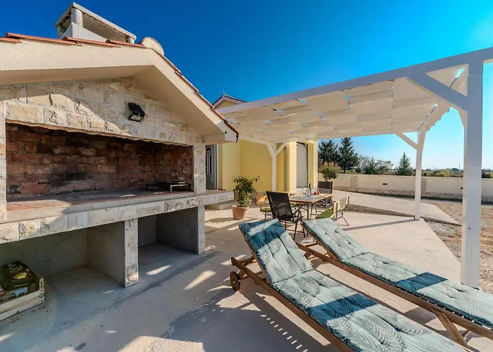 Family Friendly House With A Parking Space Ninski Stanovi, Zadar - 23619 بيت للعطل
