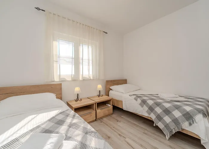 Family Friendly House With A Parking Space Ninski Stanovi, Zadar - 23619 نين