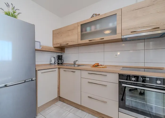Family Friendly House With A Parking Space Ninski Stanovi, Zadar - 23619 * Nin