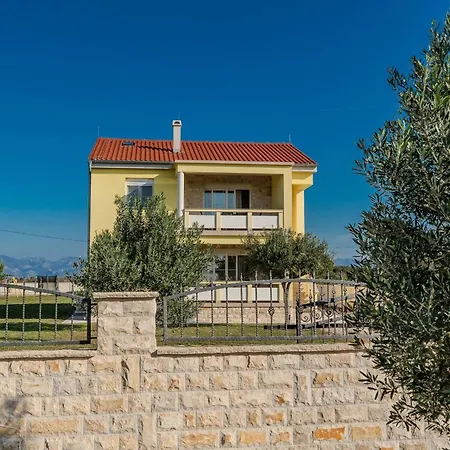 Dom wakacyjny Family Friendly House With A Parking Space Ninski Stanovi, Zadar - 23619 *