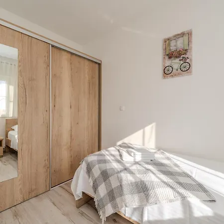 Dom wakacyjny Family Friendly House With A Parking Space Ninski Stanovi, Zadar - 23619 *