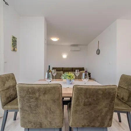 Dom wakacyjny Family Friendly House With A Parking Space Ninski Stanovi, Zadar - 23619 Nin