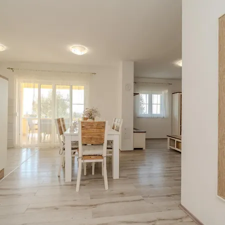 Dom wakacyjny Family Friendly House With A Parking Space Ninski Stanovi, Zadar - 23619