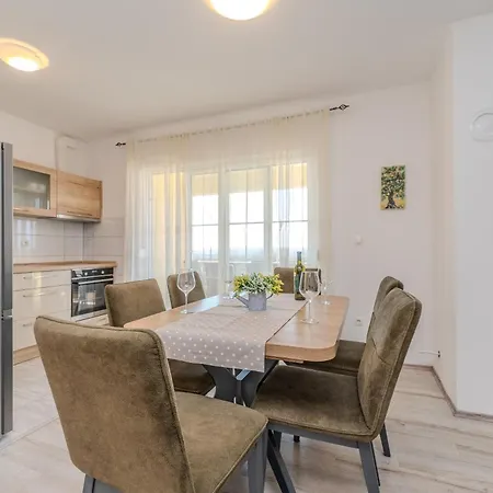 Dom wakacyjny Family Friendly House With A Parking Space Ninski Stanovi, Zadar - 23619