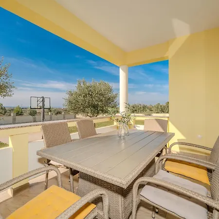 Dom wakacyjny Family Friendly House With A Parking Space Ninski Stanovi, Zadar - 23619 *