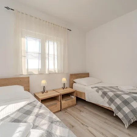 Family Friendly House With A Parking Space Ninski Stanovi, Zadar - 23619 Nin