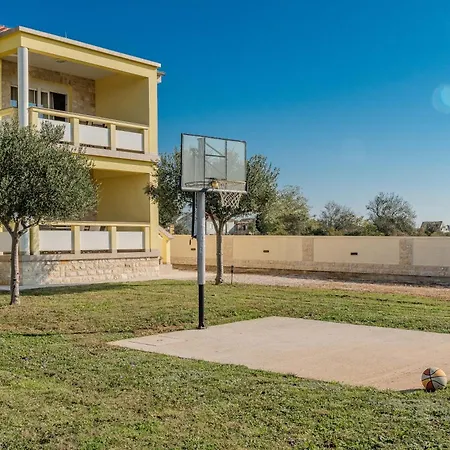 Dom wakacyjny Family Friendly House With A Parking Space Ninski Stanovi, Zadar - 23619 *